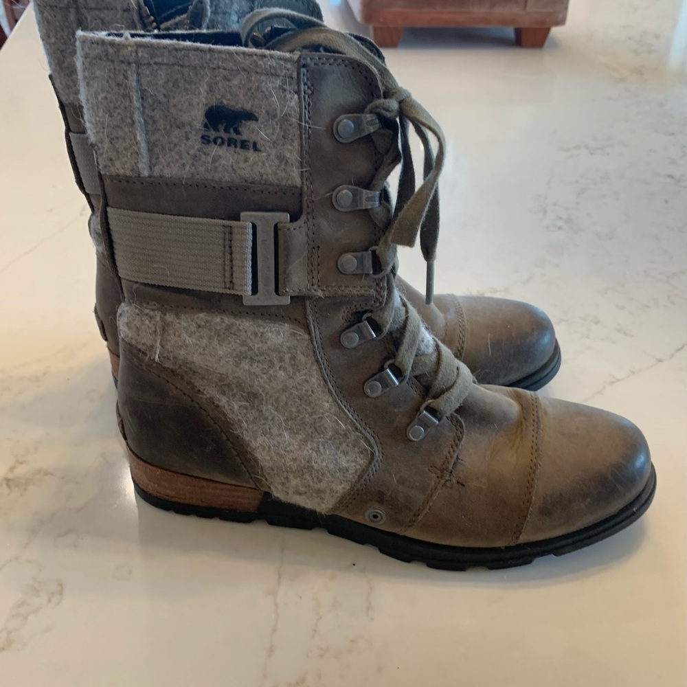 Sorel Women's Green and Gray Boots